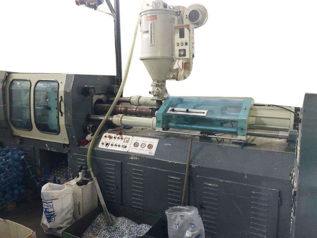 NURMAK 220 TON PLASTİK ENJEKSİYON MAKİNASI